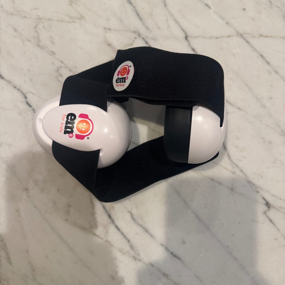 Em BABY Earmuffs – Black on White 0-18mo NWOT